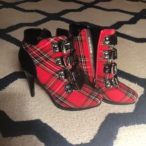 🔝 NWT plaid ankle boots